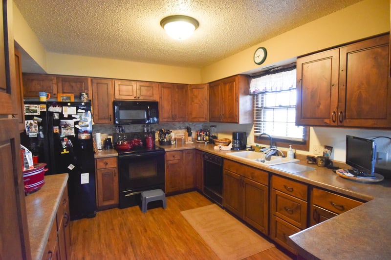 105 Valley View Rd, Karlstad, MN 56732