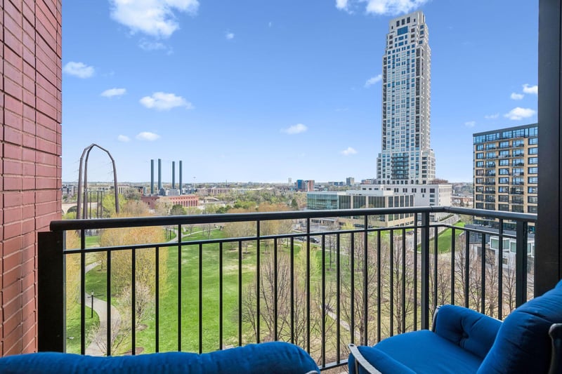 215 10th Ave S #708, Minneapolis, MN 55415