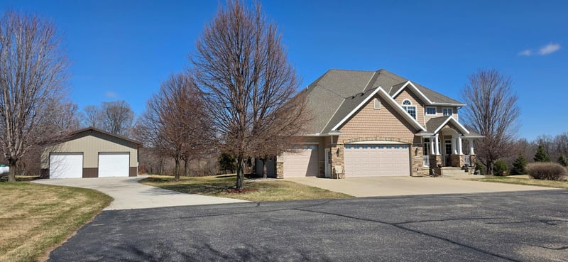 33405 Oak Ridge Ave, Redwood Falls, MN 56283