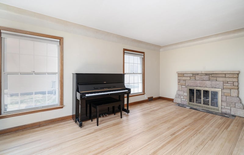 895 Parkview Ave, Saint Paul, MN 55117