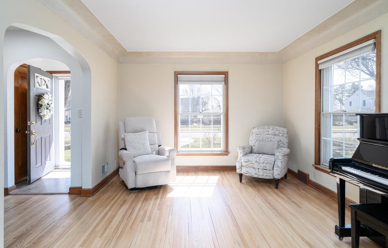 895 Parkview Ave, Saint Paul, MN 55117
