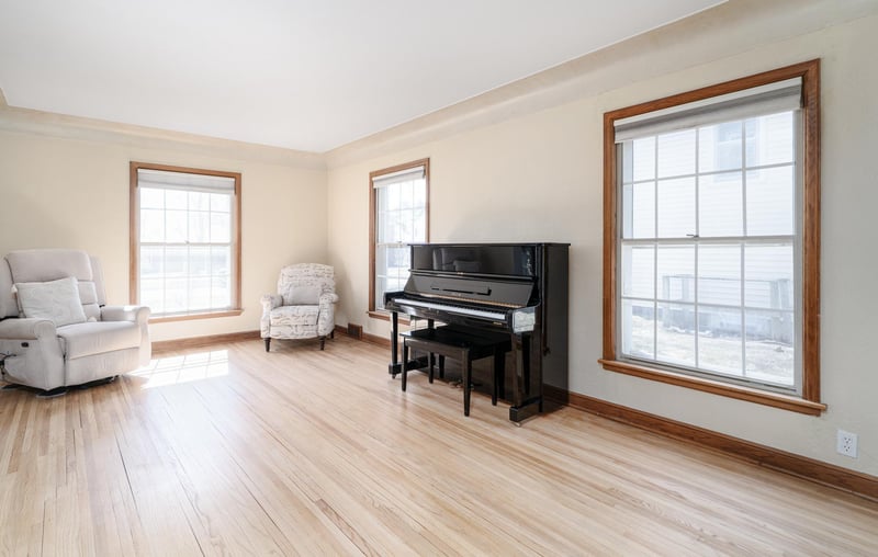 895 Parkview Ave, Saint Paul, MN 55117