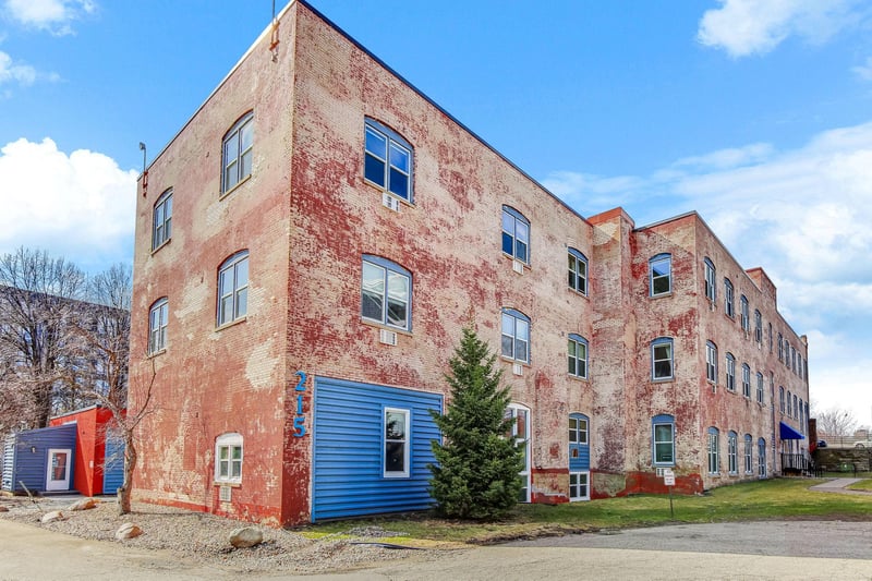215 7th St NE #202, Minneapolis, MN 55413