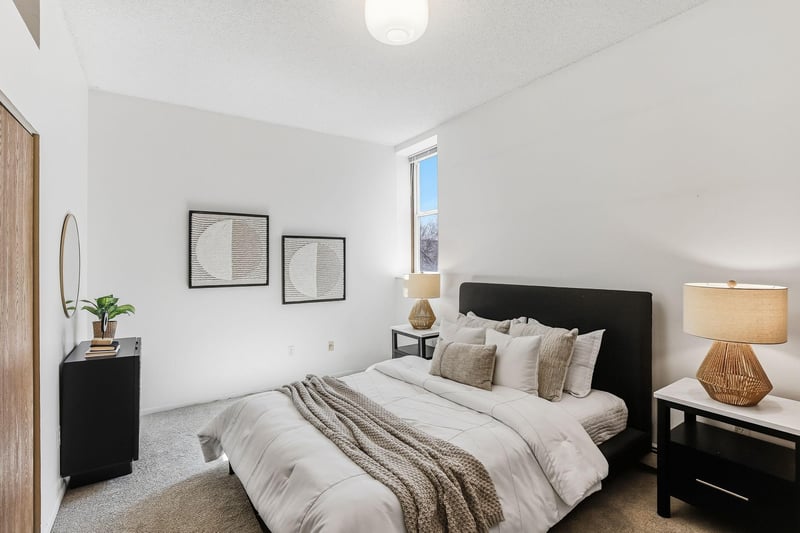 215 7th St NE #202, Minneapolis, MN 55413
