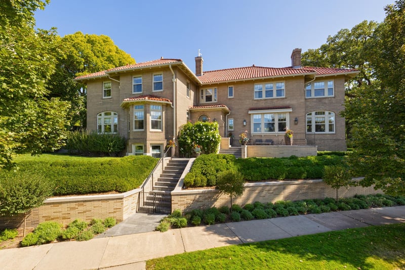 2119 E Lake Of The Isles Pw, Minneapolis, MN 55405