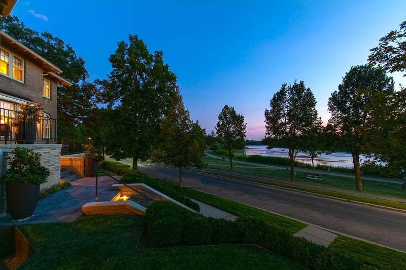 2119 E Lake Of The Isles Pw, Minneapolis, MN 55405