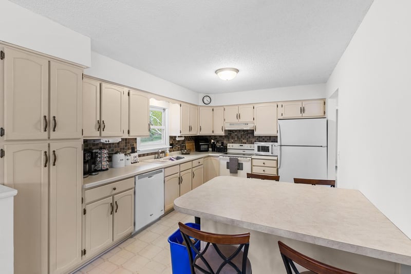 440 Queenan Ave S, Lakeland, MN 55043