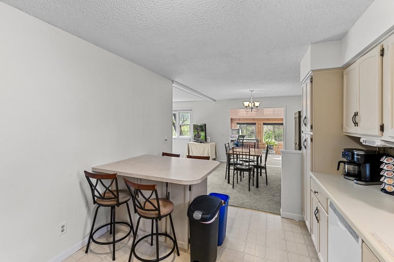 440 Queenan Ave S, Lakeland, MN 55043