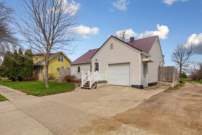 636 8th St, Westbrook, MN 56183