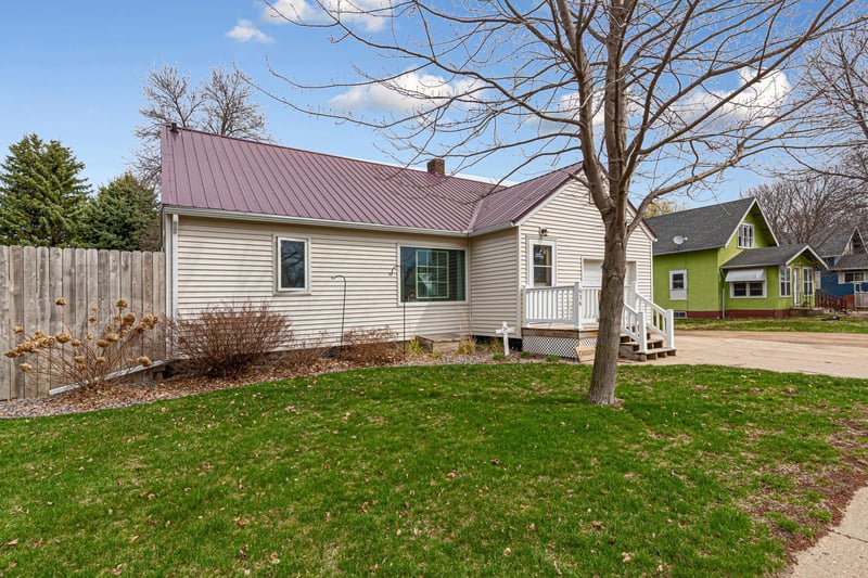 636 8th St, Westbrook, MN 56183