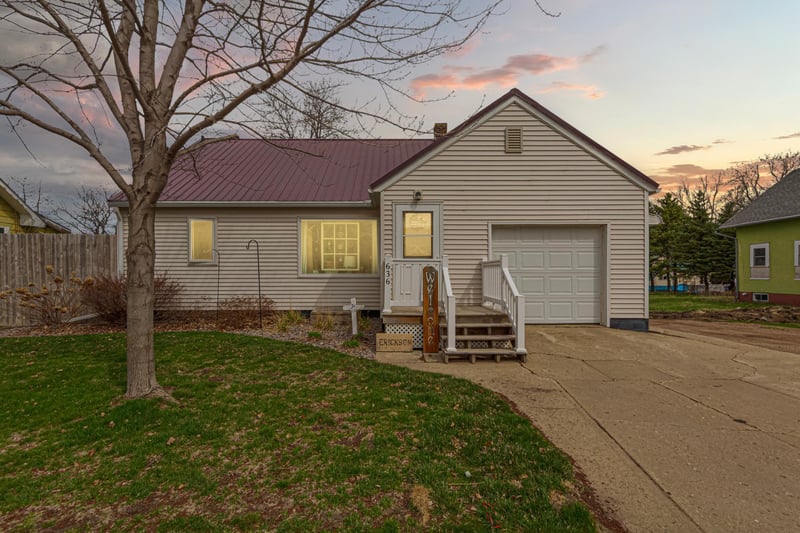 636 8th St, Westbrook, MN 56183