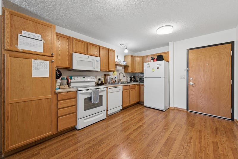 1590 Parkwood Dr #207, Woodbury, MN 55125