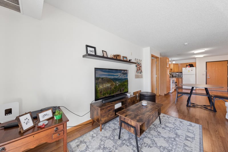 1590 Parkwood Dr #207, Woodbury, MN 55125