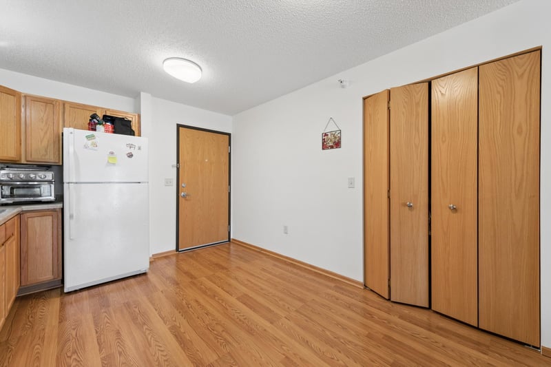 1590 Parkwood Dr #207, Woodbury, MN 55125