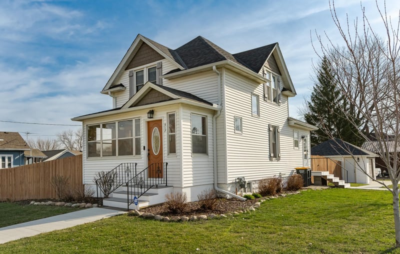 517 Center Ave S, Hayfield, MN 55940