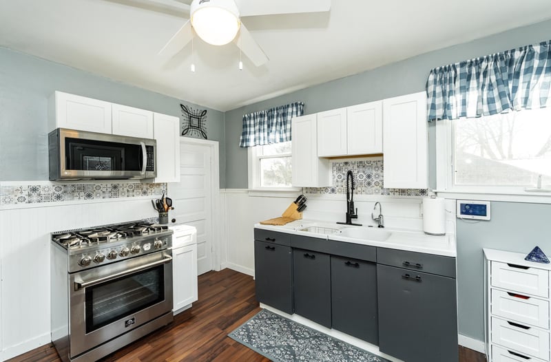 517 Center Ave S, Hayfield, MN 55940