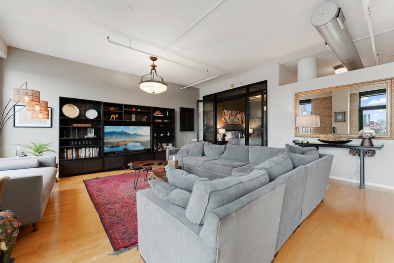 290 Market St #811, Minneapolis, MN 55405