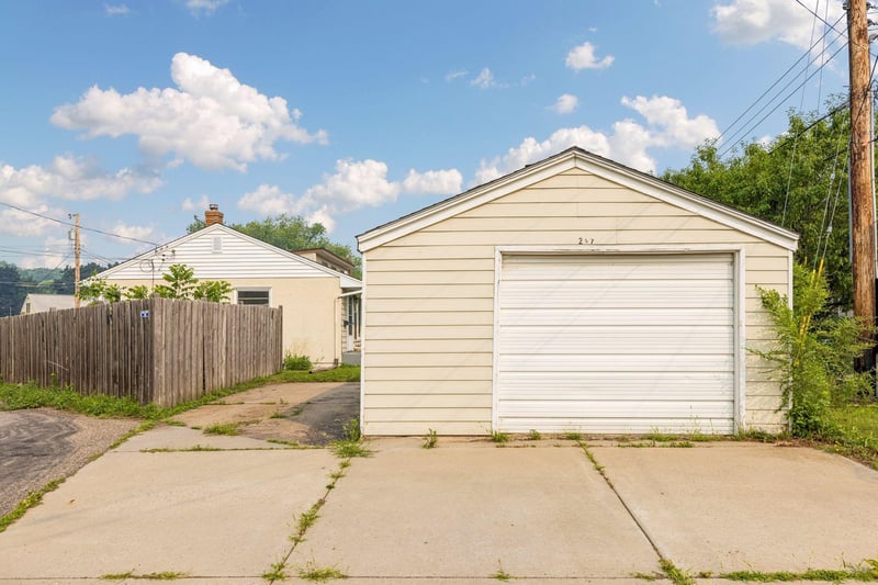 247 Point Douglas Rd N, Saint Paul, MN 55106