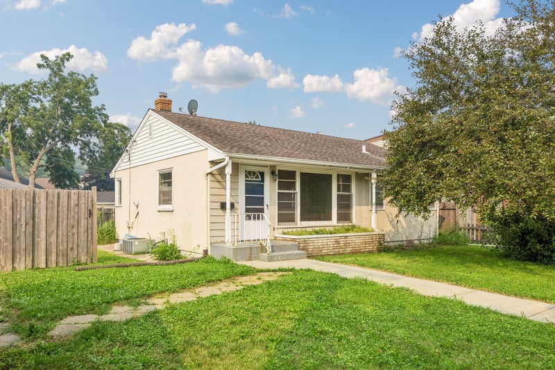 247 Point Douglas Rd N, Saint Paul, MN 55106