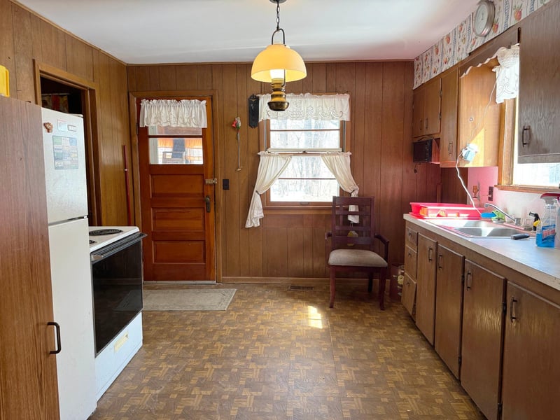 475 3rd Ave S, Isle, MN 56342