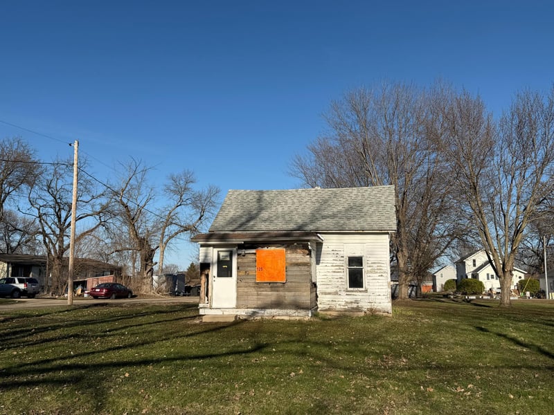 125 N 2nd St, Eagle Lake, MN 56024