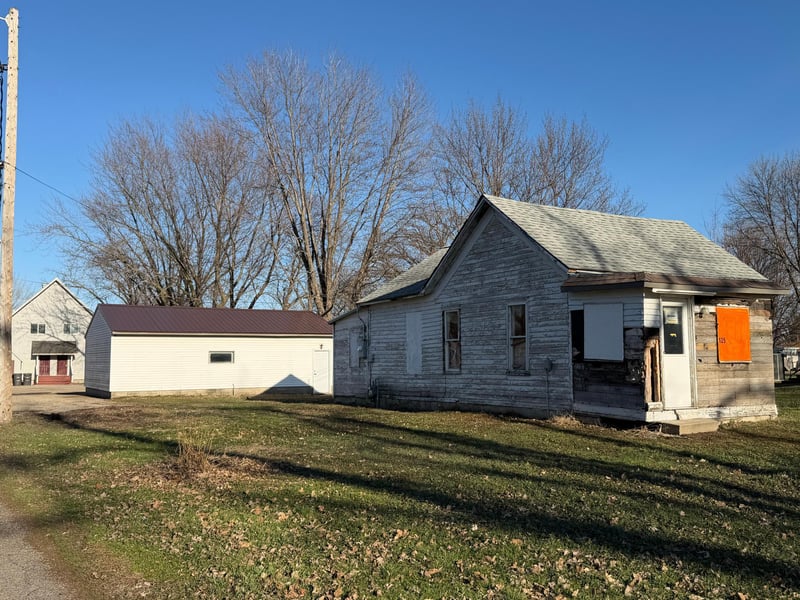 125 N 2nd St, Eagle Lake, MN 56024