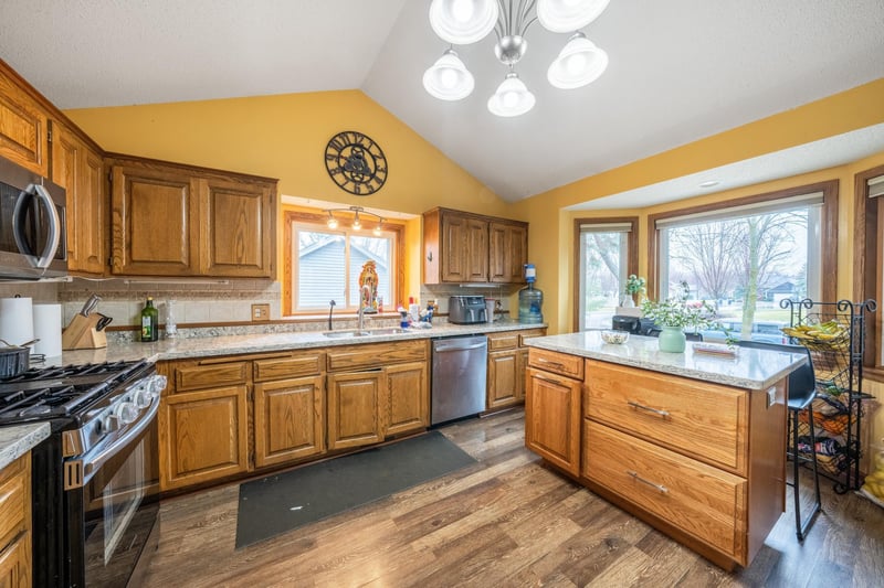 17100 Fieldcrest Ave, Farmington, MN 55024