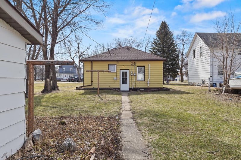 210 Haarfager Ave N, Canby, MN 56220