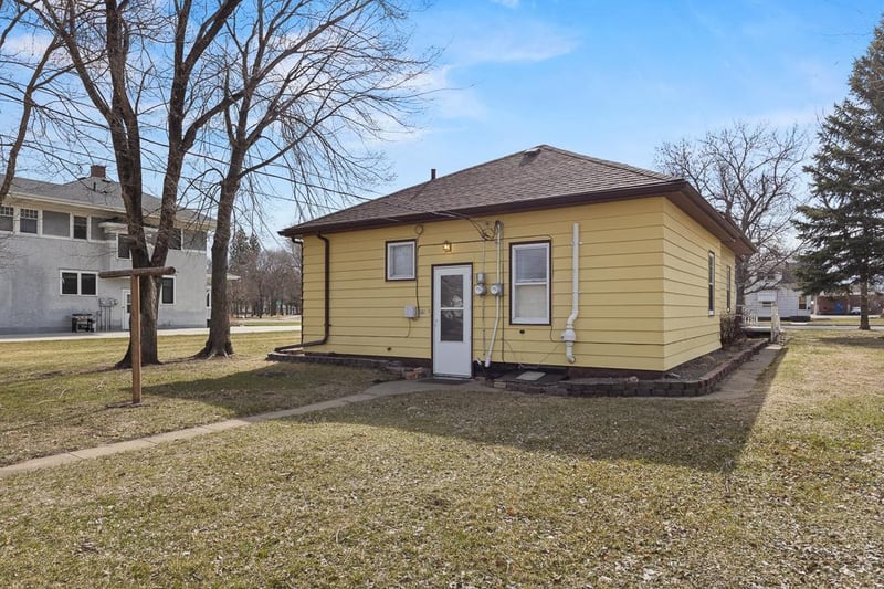 210 Haarfager Ave N, Canby, MN 56220