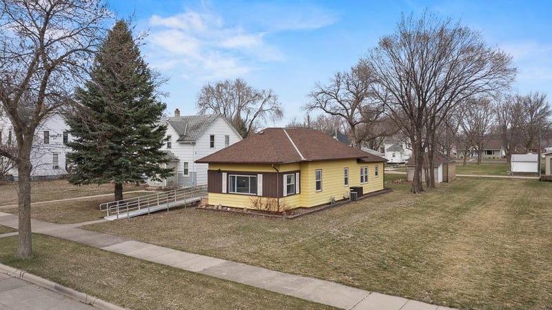 210 Haarfager Ave N, Canby, MN 56220