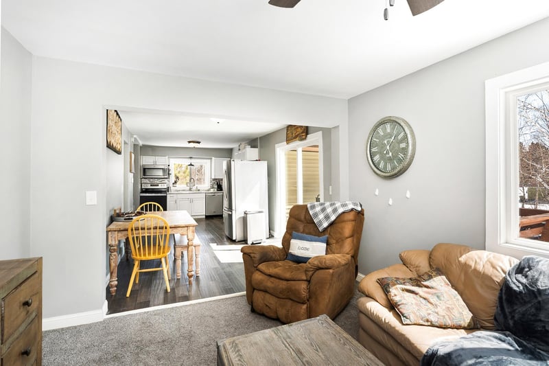 2887 Hutchinson Rd, Duluth, MN 55811