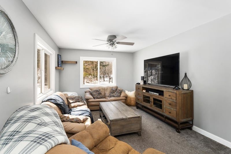 2887 Hutchinson Rd, Duluth, MN 55811
