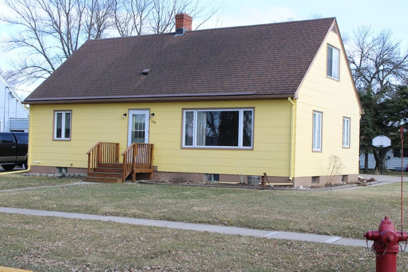 709 W 6th St, Morris, MN 56267