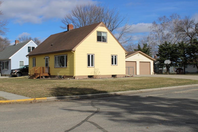 709 W 6th St, Morris, MN 56267