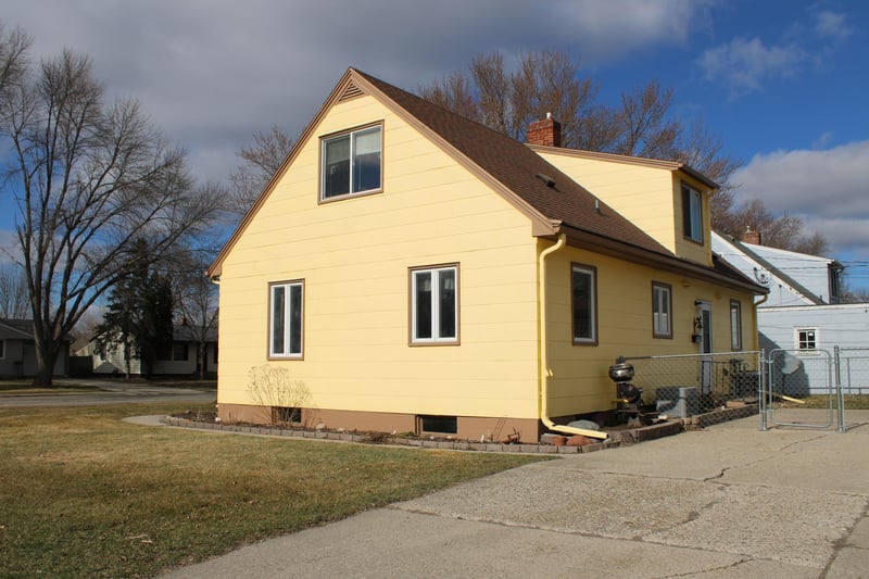 709 W 6th St, Morris, MN 56267