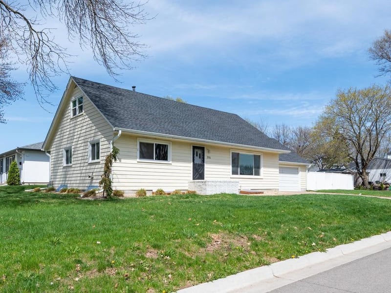 701 1st St NE, New Prague, MN 56071