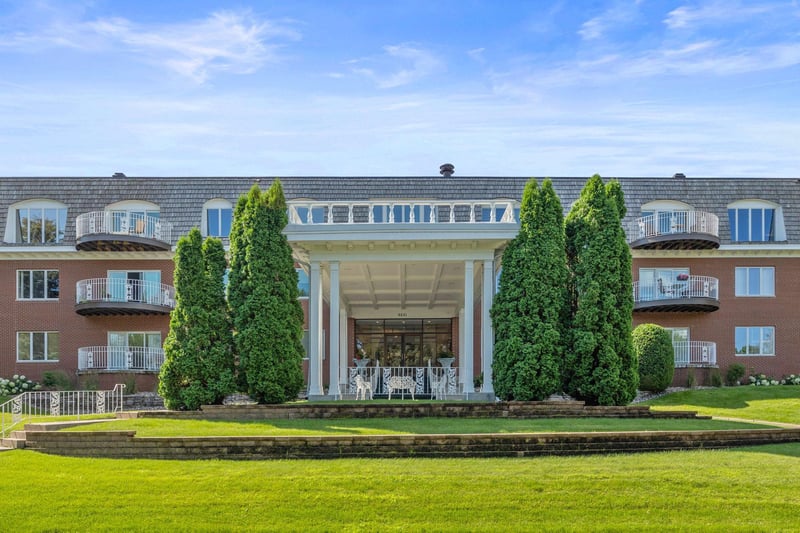 8651 Basswood Rd #302, Eden Prairie, MN 55344