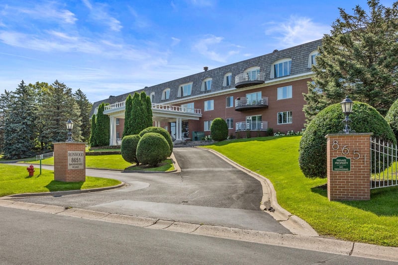 8651 Basswood Rd #302, Eden Prairie, MN 55344