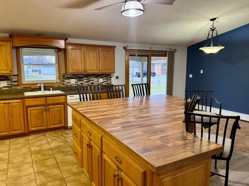 301 S 4th St, Olivia, MN 56277