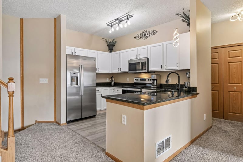 18364 Kerrville Trl, Lakeville, MN 55044