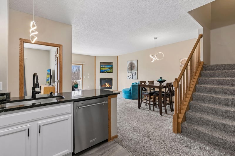 18364 Kerrville Trl, Lakeville, MN 55044