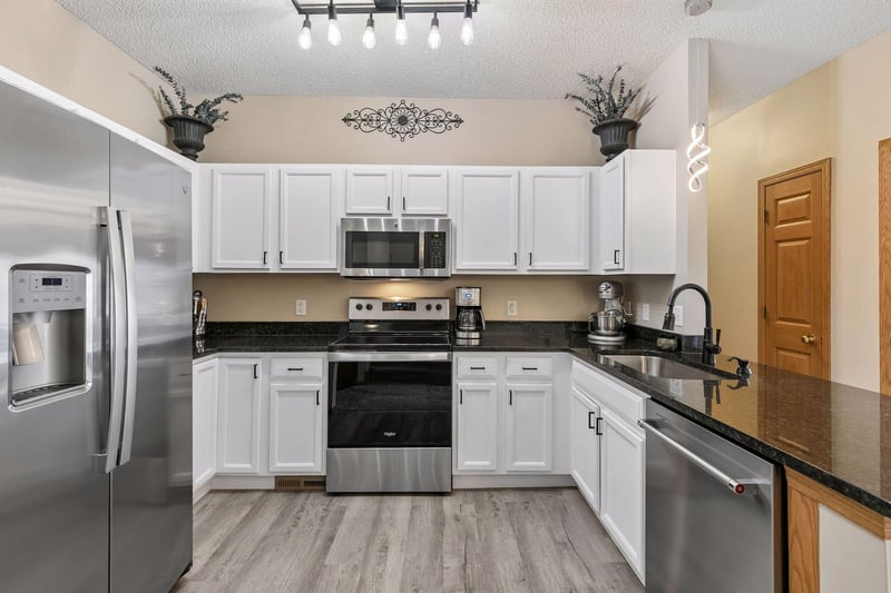 18364 Kerrville Trl, Lakeville, MN 55044