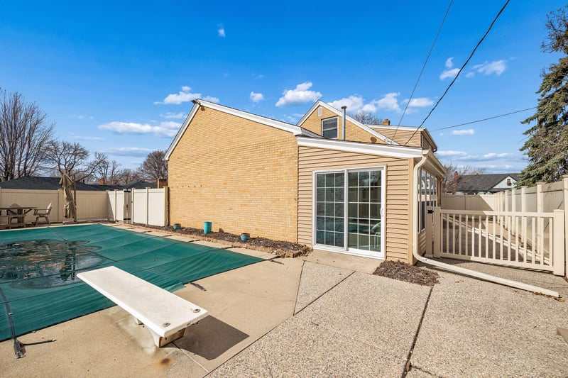 505 2nd St NE, Osseo, MN 55369