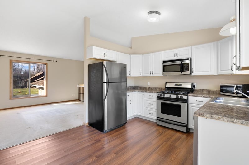 2015 Heritage Dr, Shakopee, MN 55379
