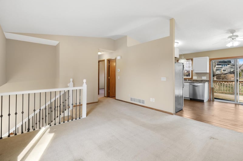 2015 Heritage Dr, Shakopee, MN 55379