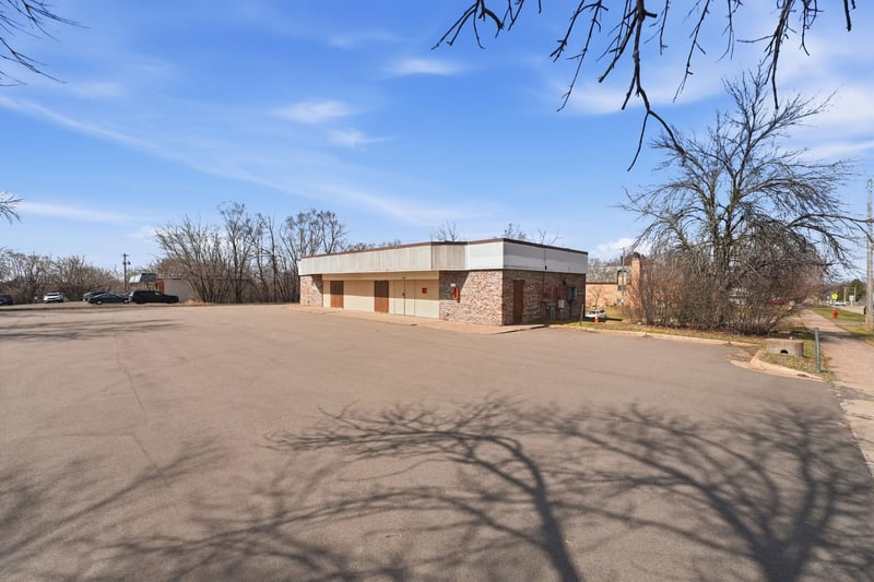 2491 County Road E E, White Bear Lake, MN 55110