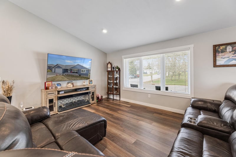 1363 Summit Dr, Winona, MN 55987