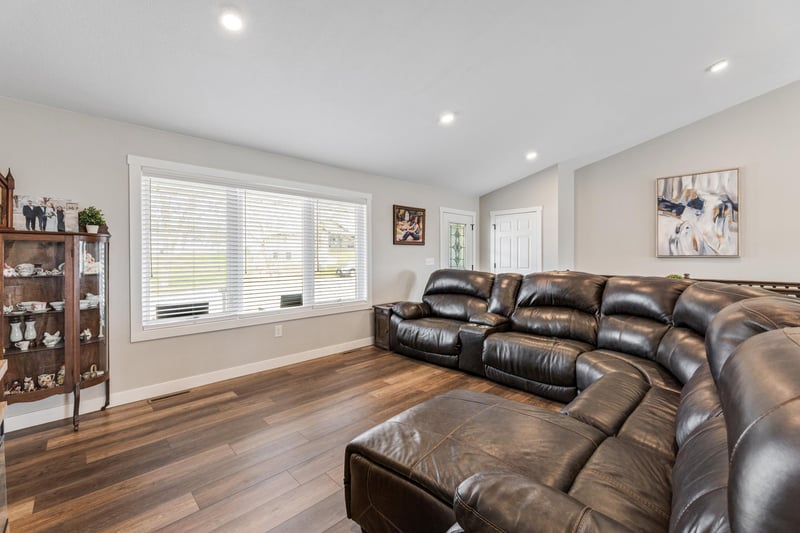 1363 Summit Dr, Winona, MN 55987