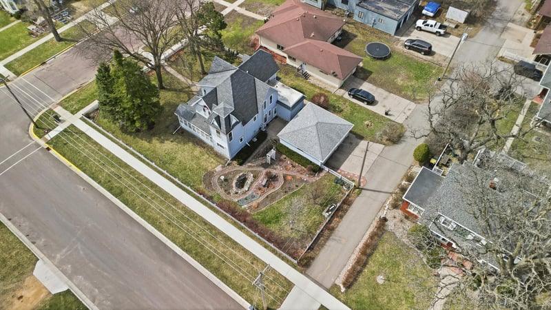 125 E 2nd St, Blue Earth, MN 56013