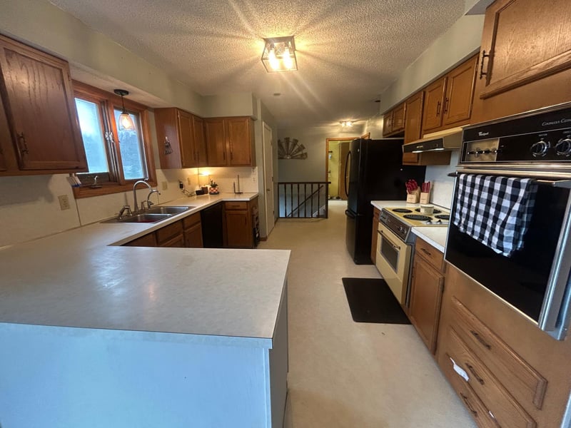 303 N Clark St, Ceylon, MN 56121